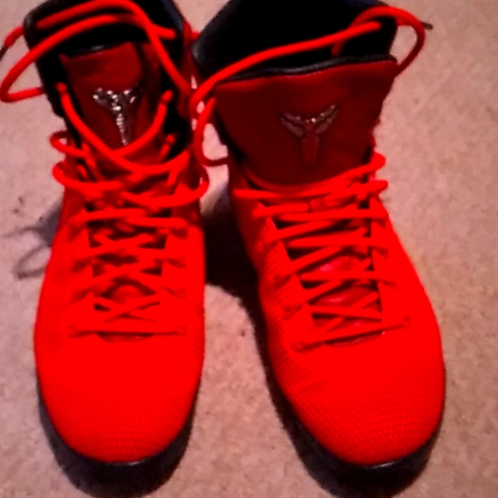 Kobe 9 High KRM Ext "Red Mamba" size 9 Red in color